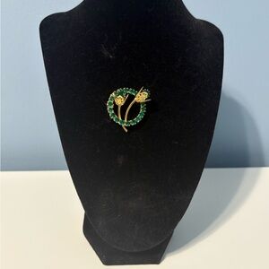 Sale!!! Vintage Elegant Green and Gold Brooch